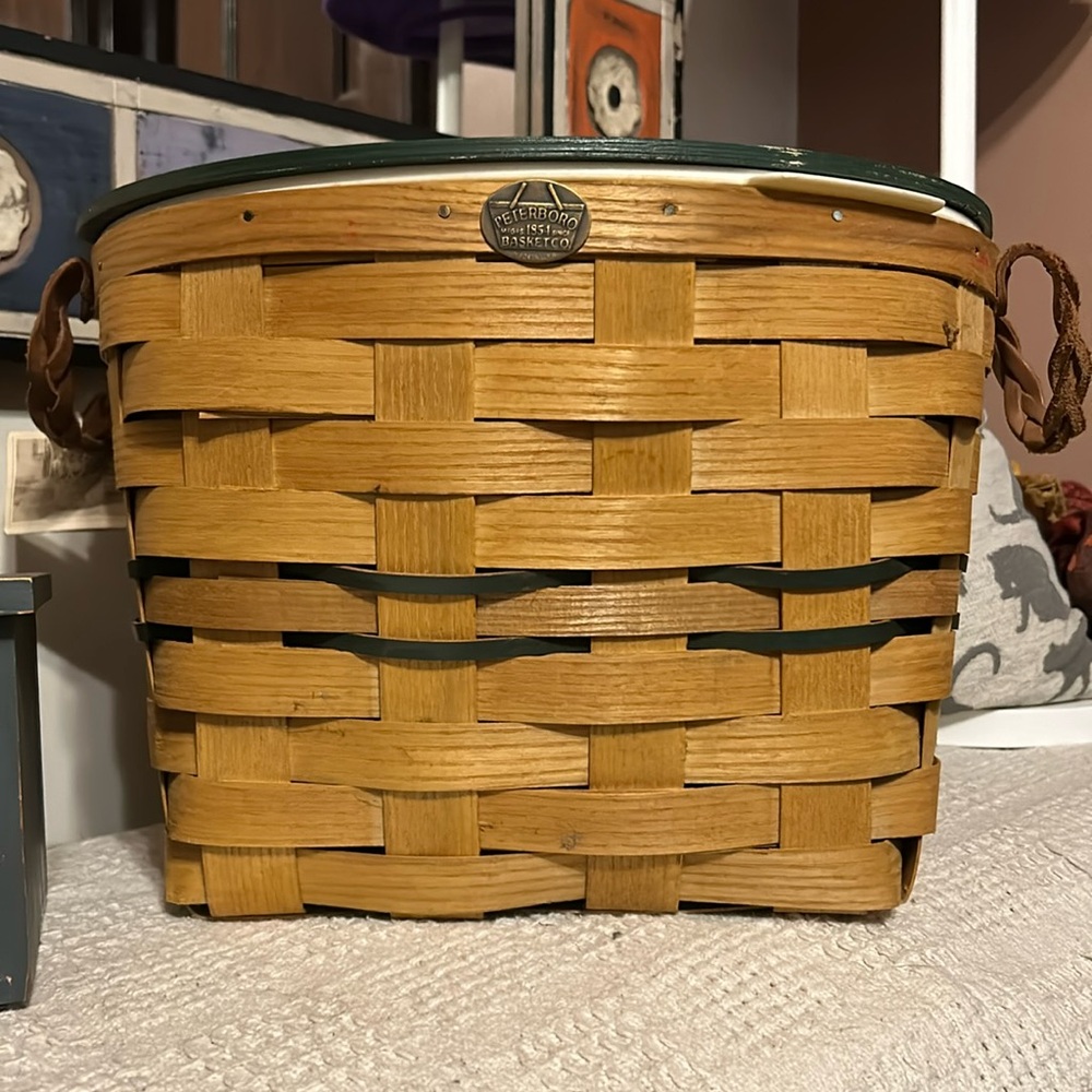 Large Peterboro Basket